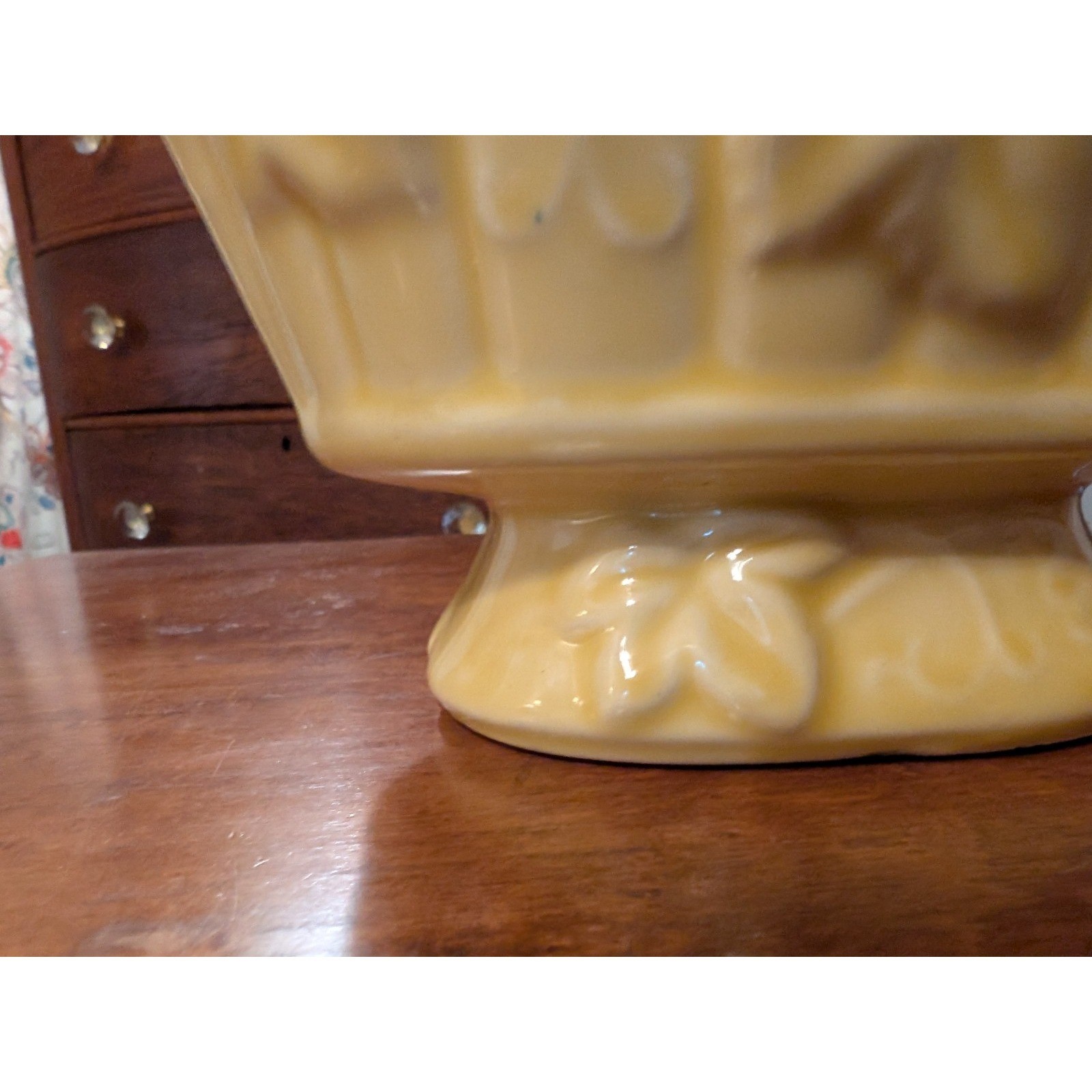 VINTAGE/ANTIQUE YELLOW GLAZED FOOTED RAISED RELIEF IVY DESIGN OVAL PLANTER