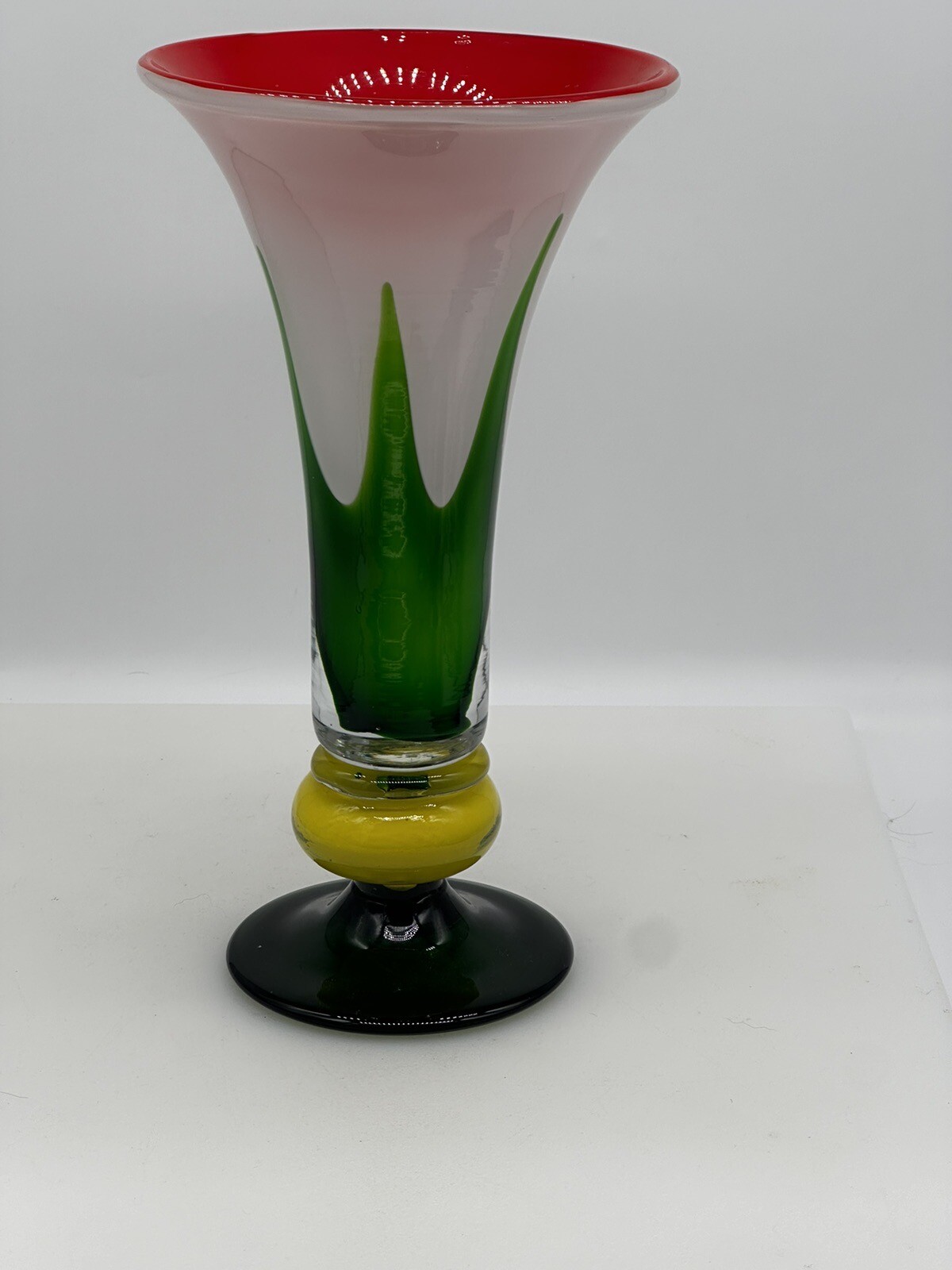 12” FLUTED COLORFUL ART GLASS PEDESTAL GLASS SCULPTURE VASE Exec Condition