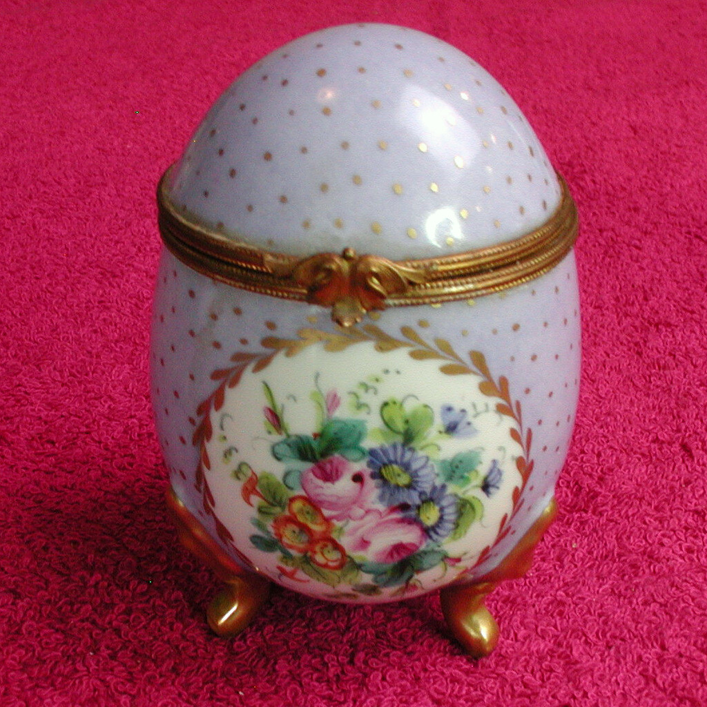 Vintage Limoges France (Hand Painted Signed EG) 4 1/8″ THREE FOOTED EGG BOX Exc