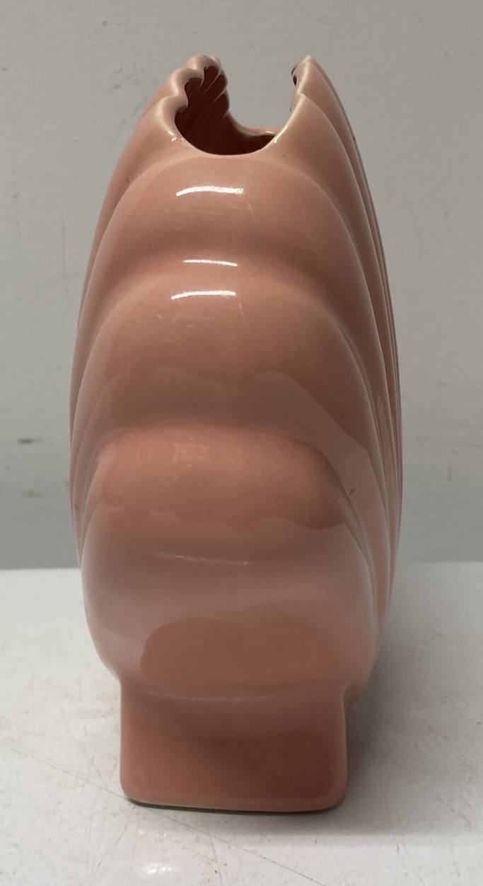 Vintage Art Pottery Ceramic Clamshell Fan Vase Coral Dusty Pink 6.5” X 7” EUC