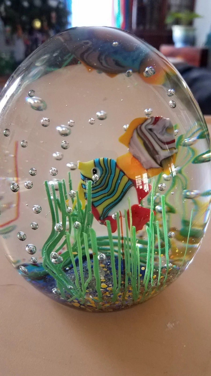 Stunning Murano Aquarium Egg Shaped Fish Paperweight 3 x 4 inches