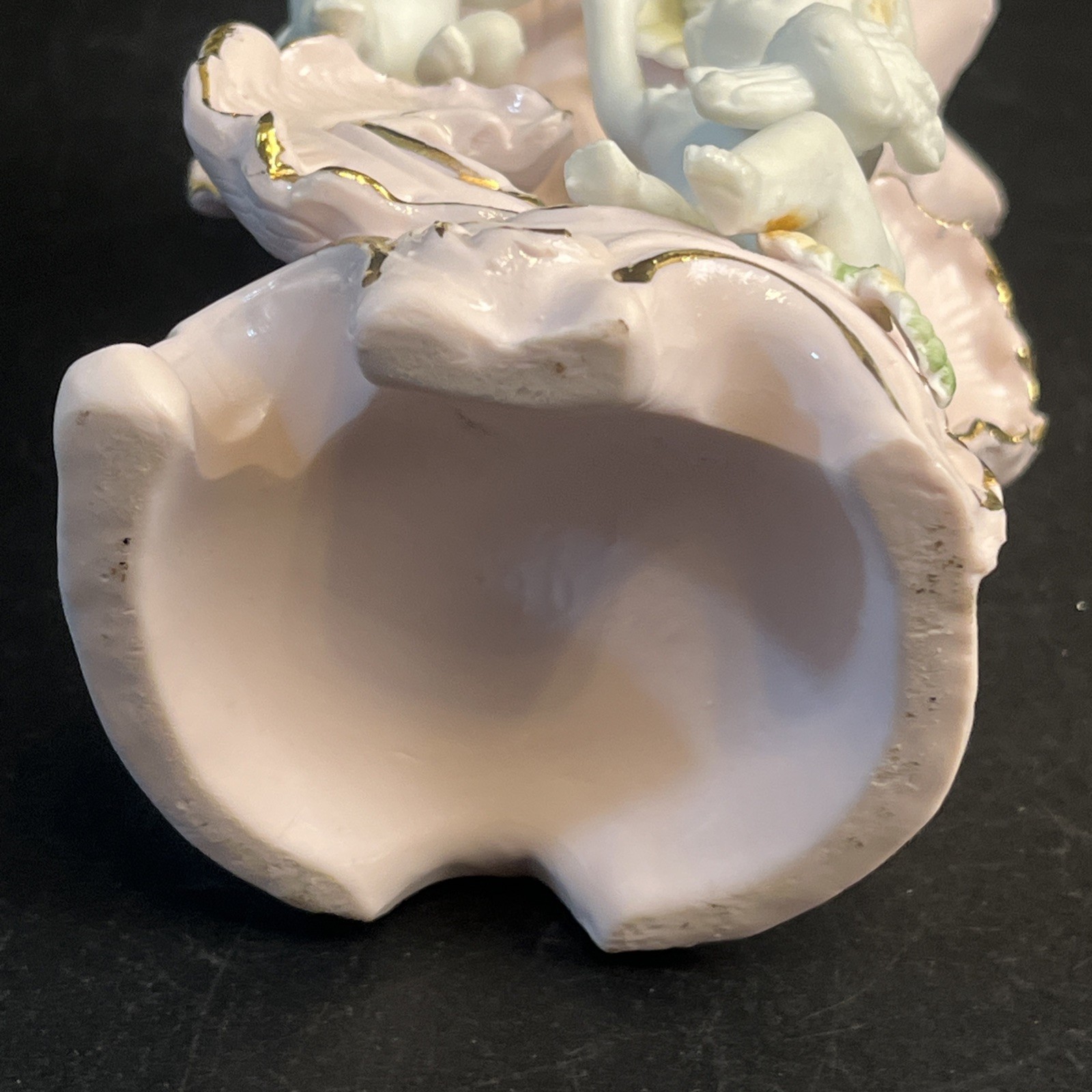Vtg Pink Ceramic White Cherub Angels Bow Ribbon Pottery Vase Gold Trim 7″ Floral