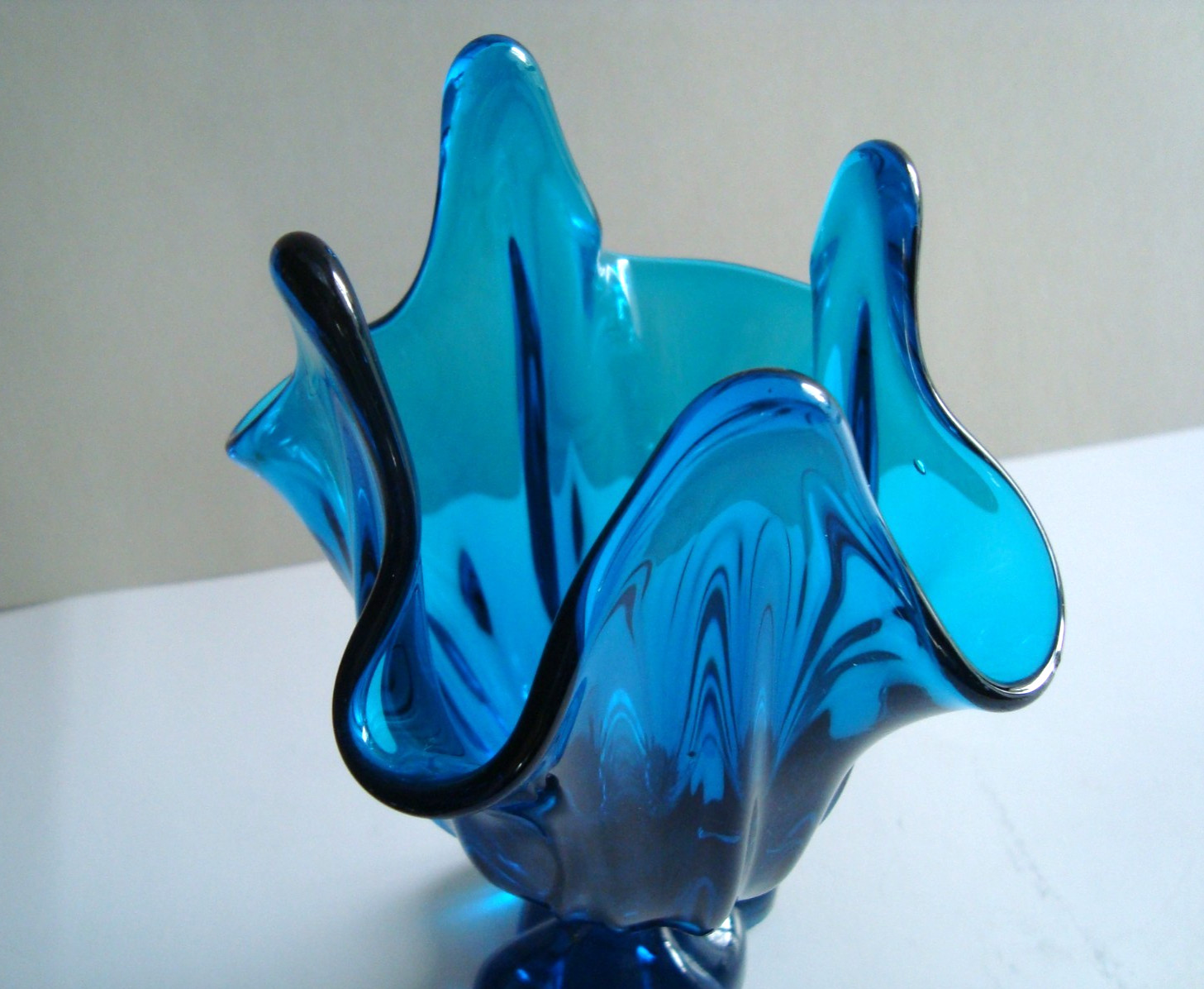 Vintage Viking Glass MCM / Epic Blue Bluenique ~ Four Square Swung Vase ~ 8″ H