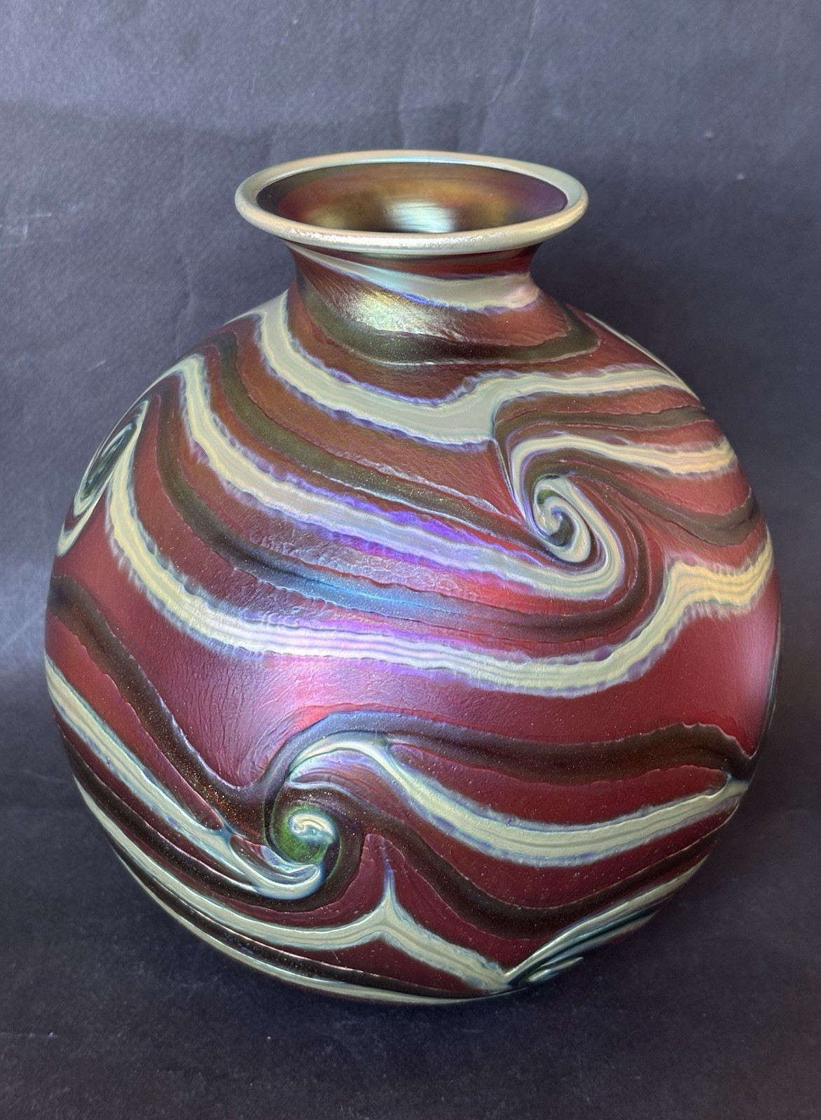 Rare Iridescent Charles Lotton 1989 King Tut Vase