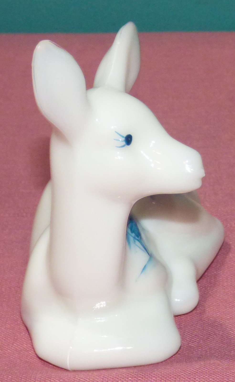 Fenton White Milk Glass Deer Fawn Winter Enchantment Christmas Sue Jackson Blue