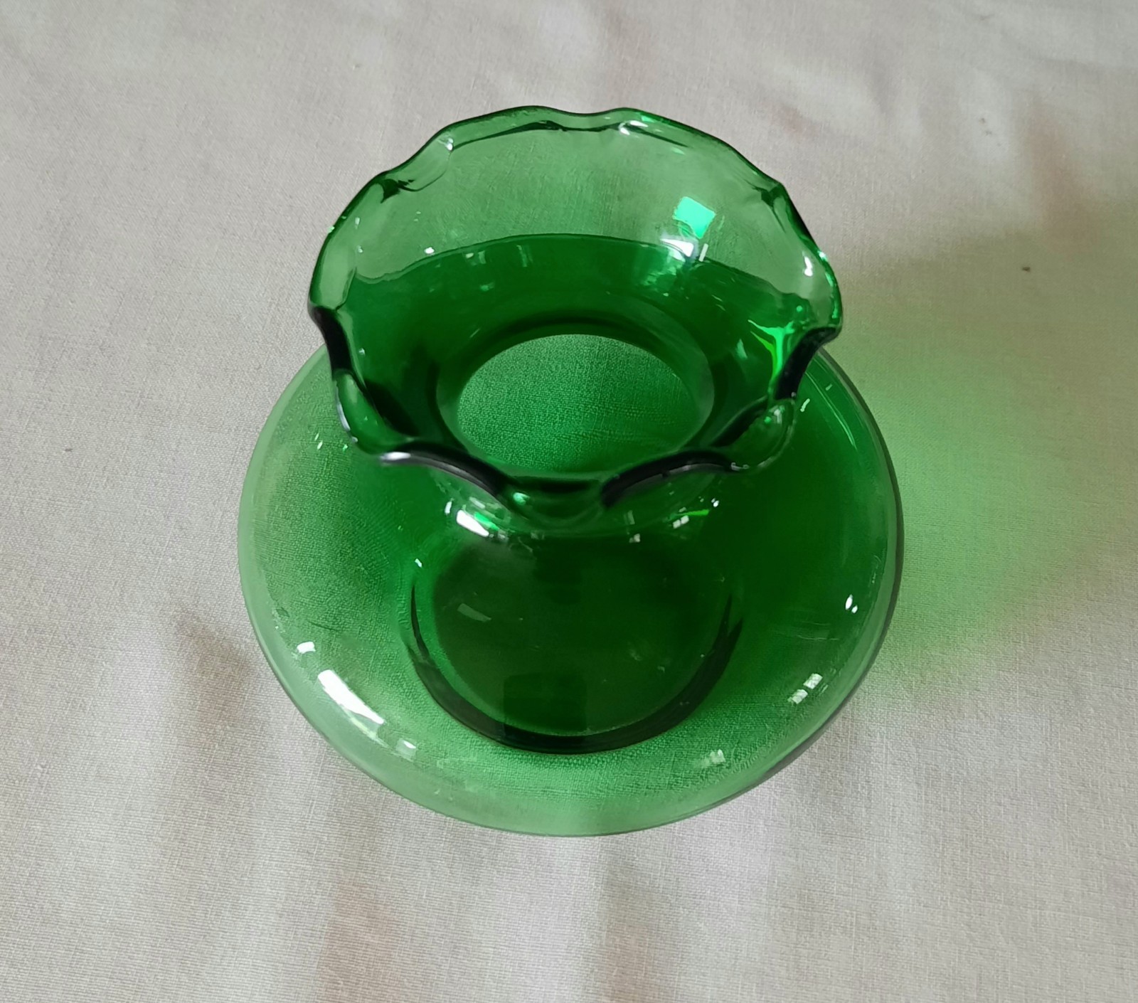 Green Glass Decorative Vase Ruffled Pattern Approx 4″ x 5″ Glossy Finish