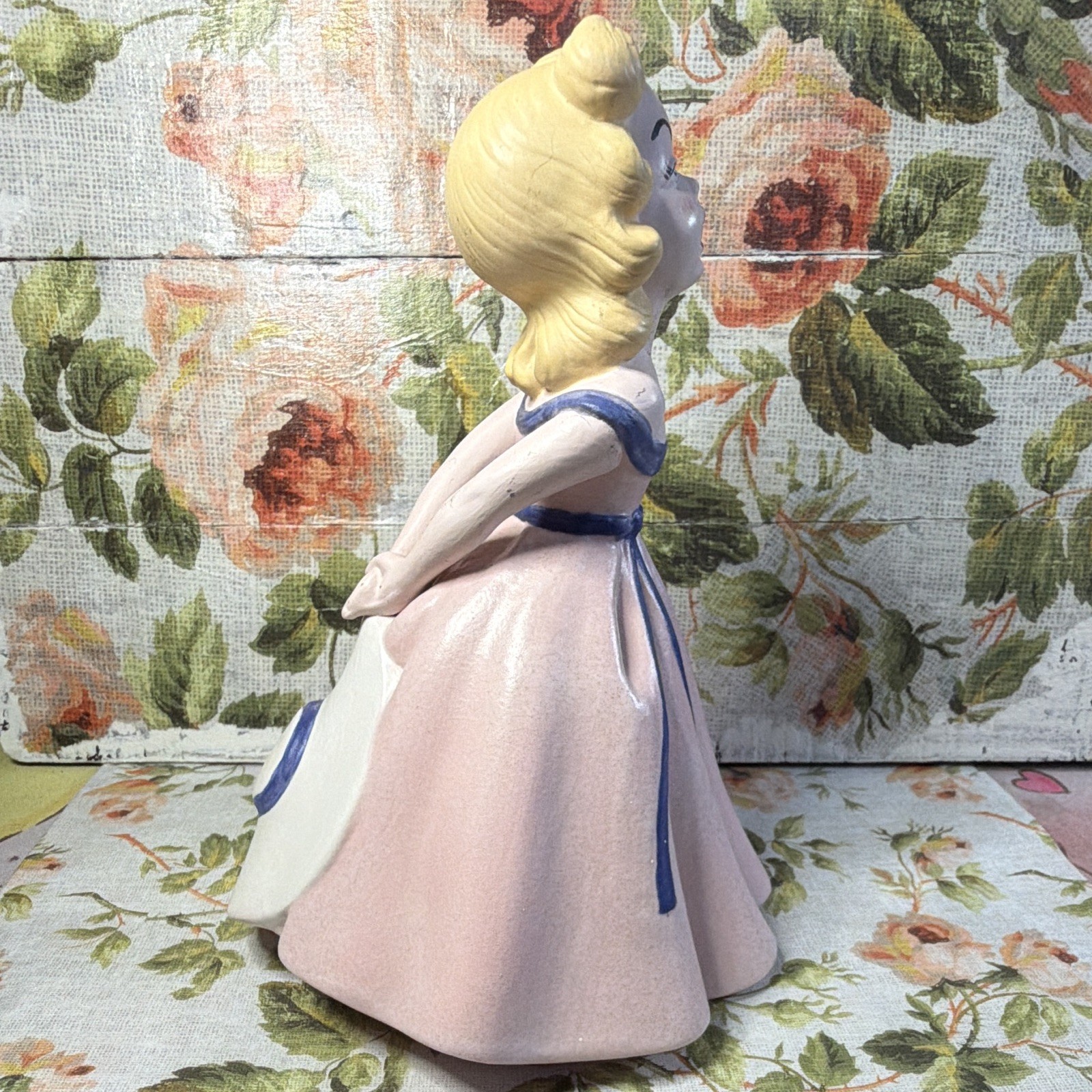 Holland Mold Southern-Belle hand-painted ceramic motif. 1950s-1960s