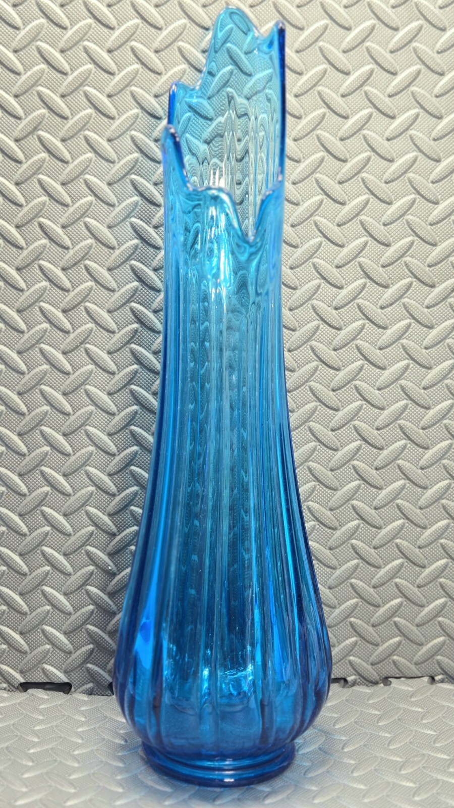 LE Smith Blue 21.5″ Swung Vase Flower Floor Large Fat Bottom Glass Stretch MCM