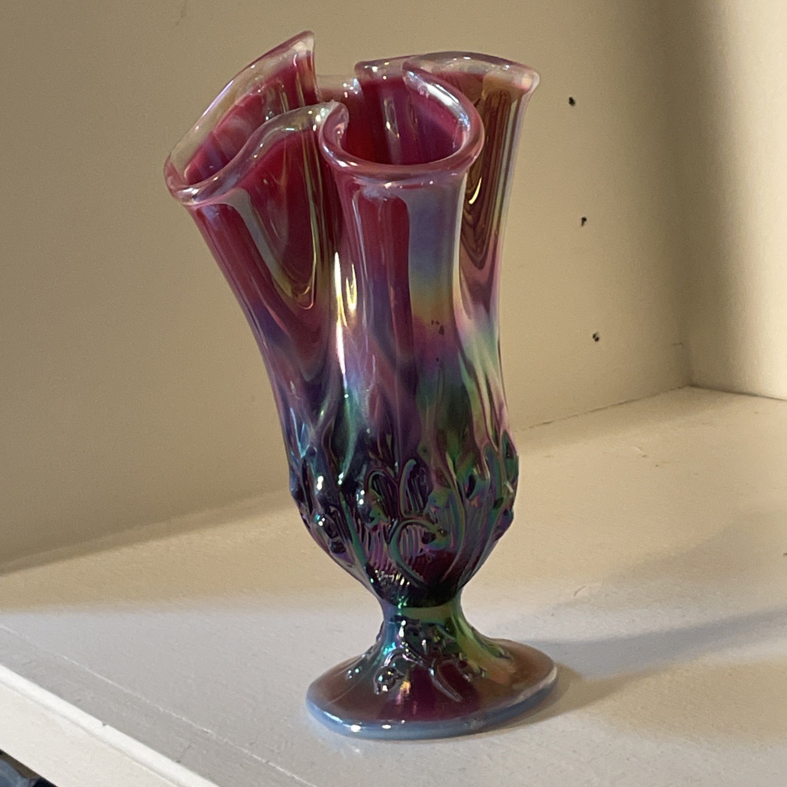 Fenton**IRIDESCENT PLUM OPALESCENT LILY OF THE VALLEY HANKERCHEIF VASE**Vintage