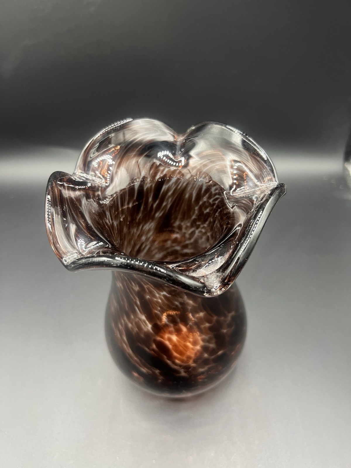 Vintage Hand Blown Art Glass Vase Amber Brown Tortoise Shell Ruffled Rim 7.25”