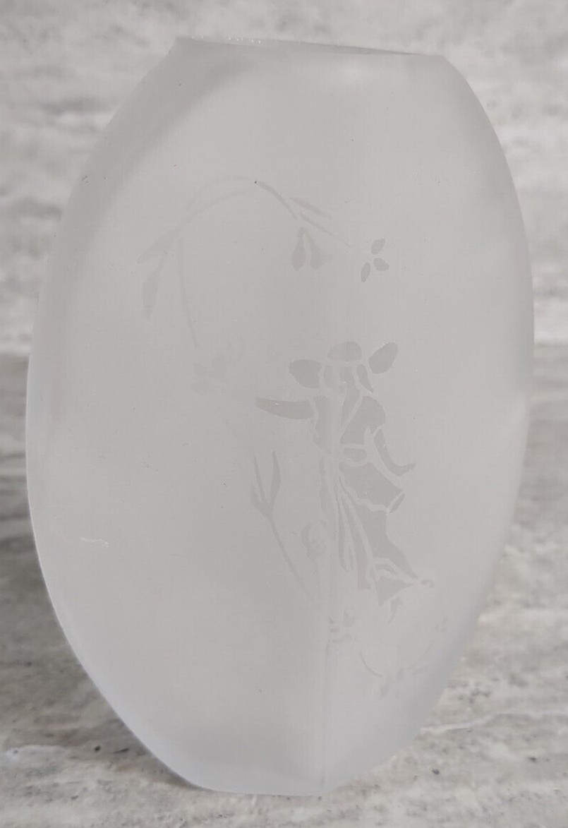 5″ Frosted Glass Vase Japanese Girl Etching