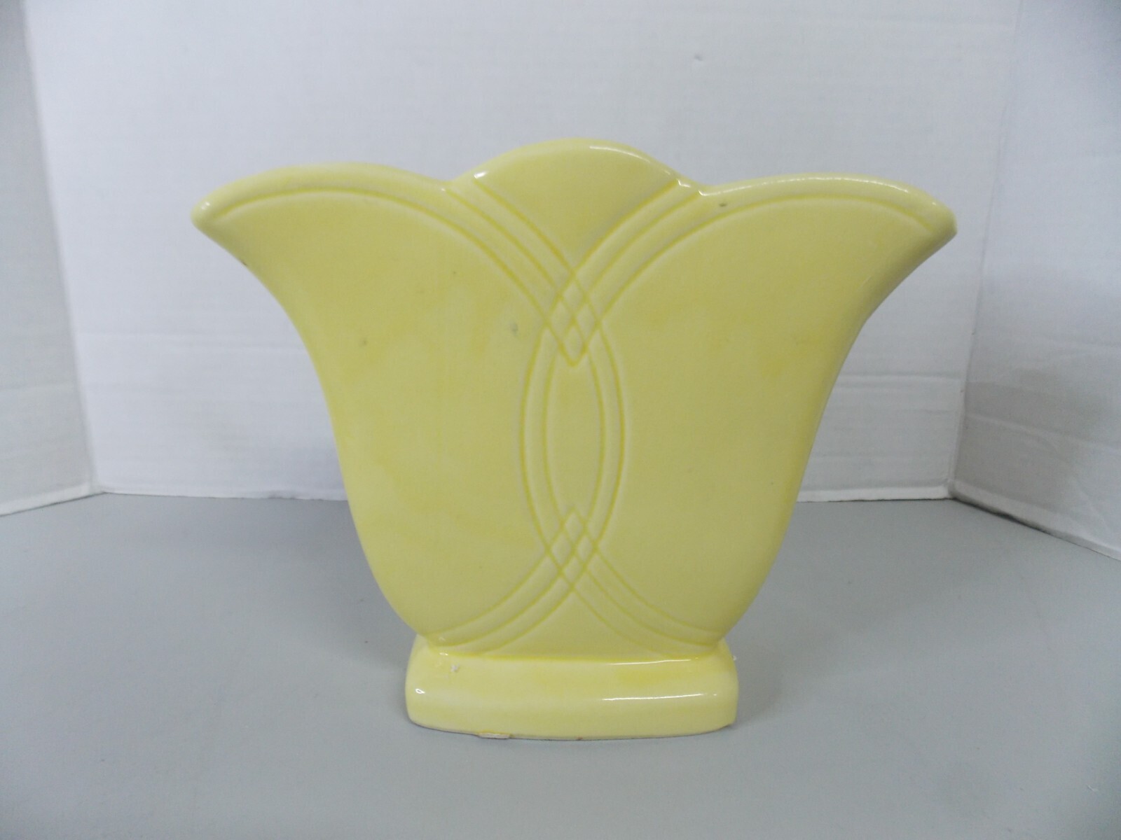 Vintage RRP Roseville Yellow tulip vase or planter 6 inches tall