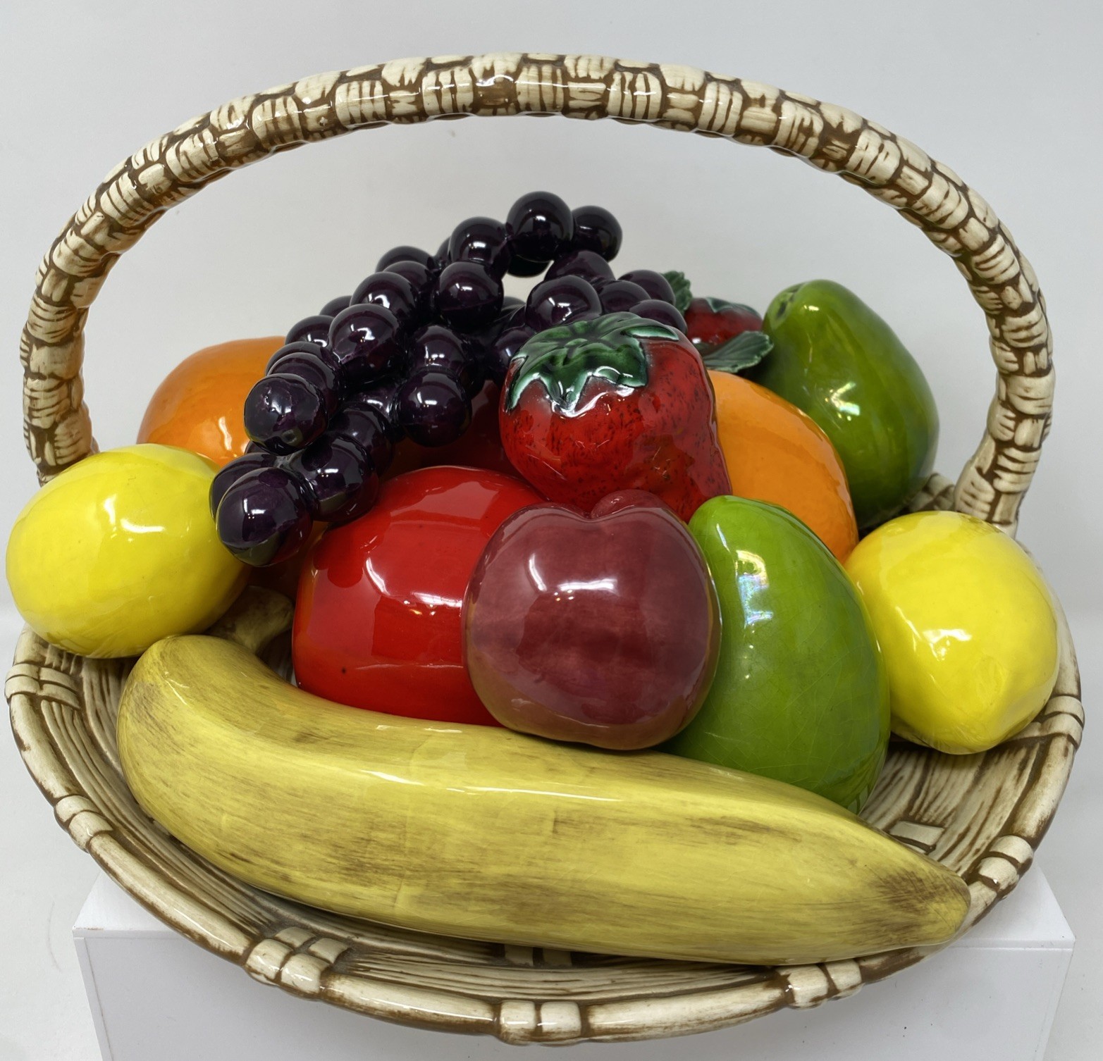 VTG 73’Atlantic Mold ceramic Realistic Glazed Fruit Lattice basket RARE !