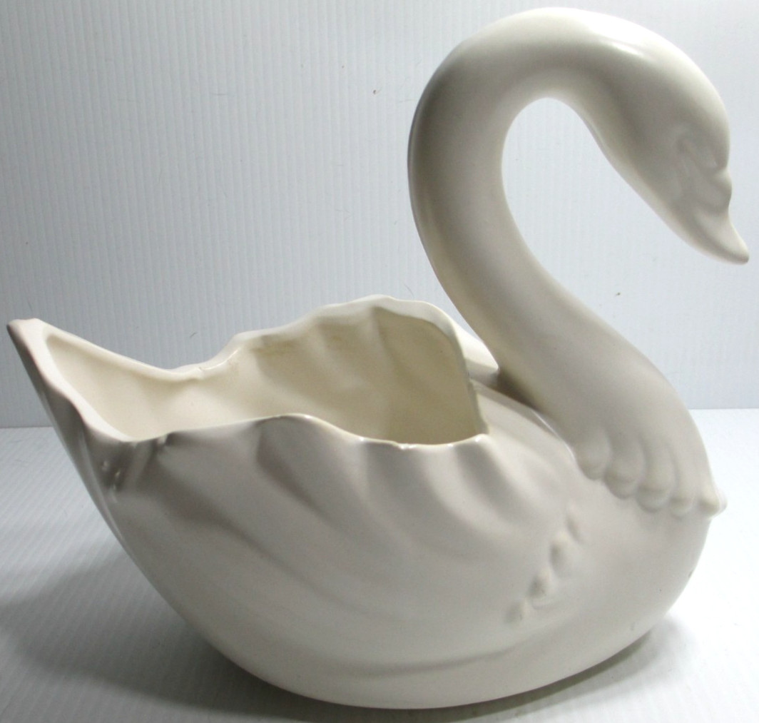 Vintage Hull Pottery Swan Planter # 812 White 7 7/8″ Tall # 2