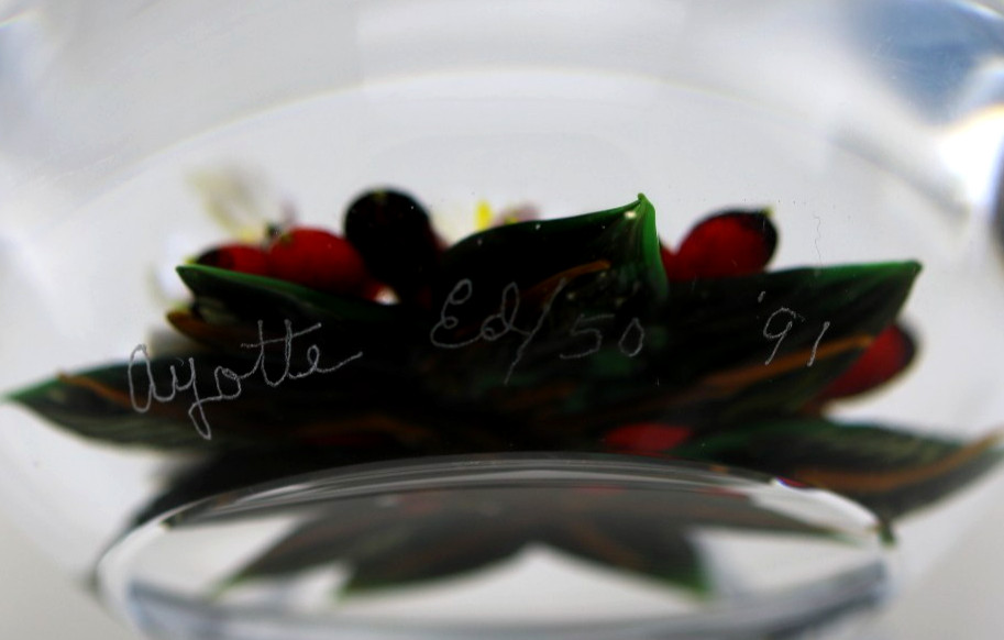 BEAUTIFUL Magnum RICK AYOTTE Flowers & Berries BOUQUET Art Glass PAPERWEIGHT