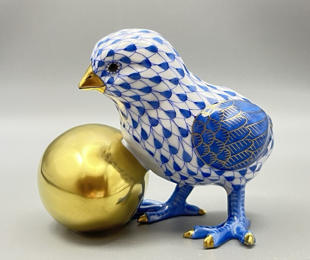 Herend Figurine – Baby Chick w/ Egg – Blue Fishnet