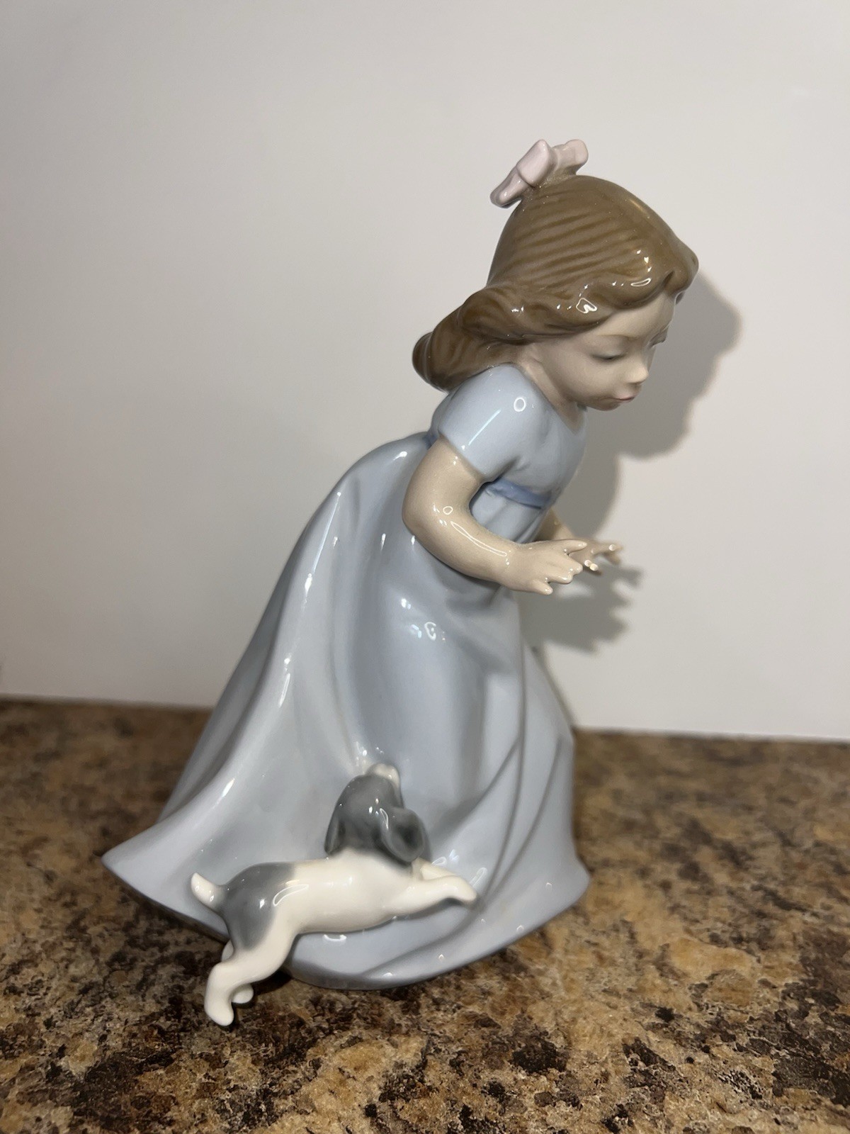 FINE NAO FOR LLADRO PORCELAIN FIGURINE No 1027 ~ GIRL WITH PUPPY ~mint Cond.
