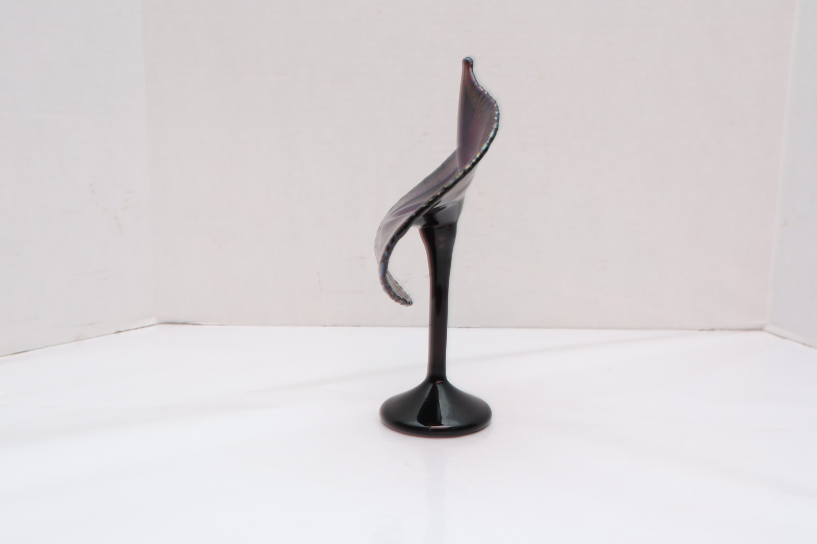 Stuart Abelman Iridescent Studio Art Glass Jack In The Pulpit 9.25″ Signed Vase