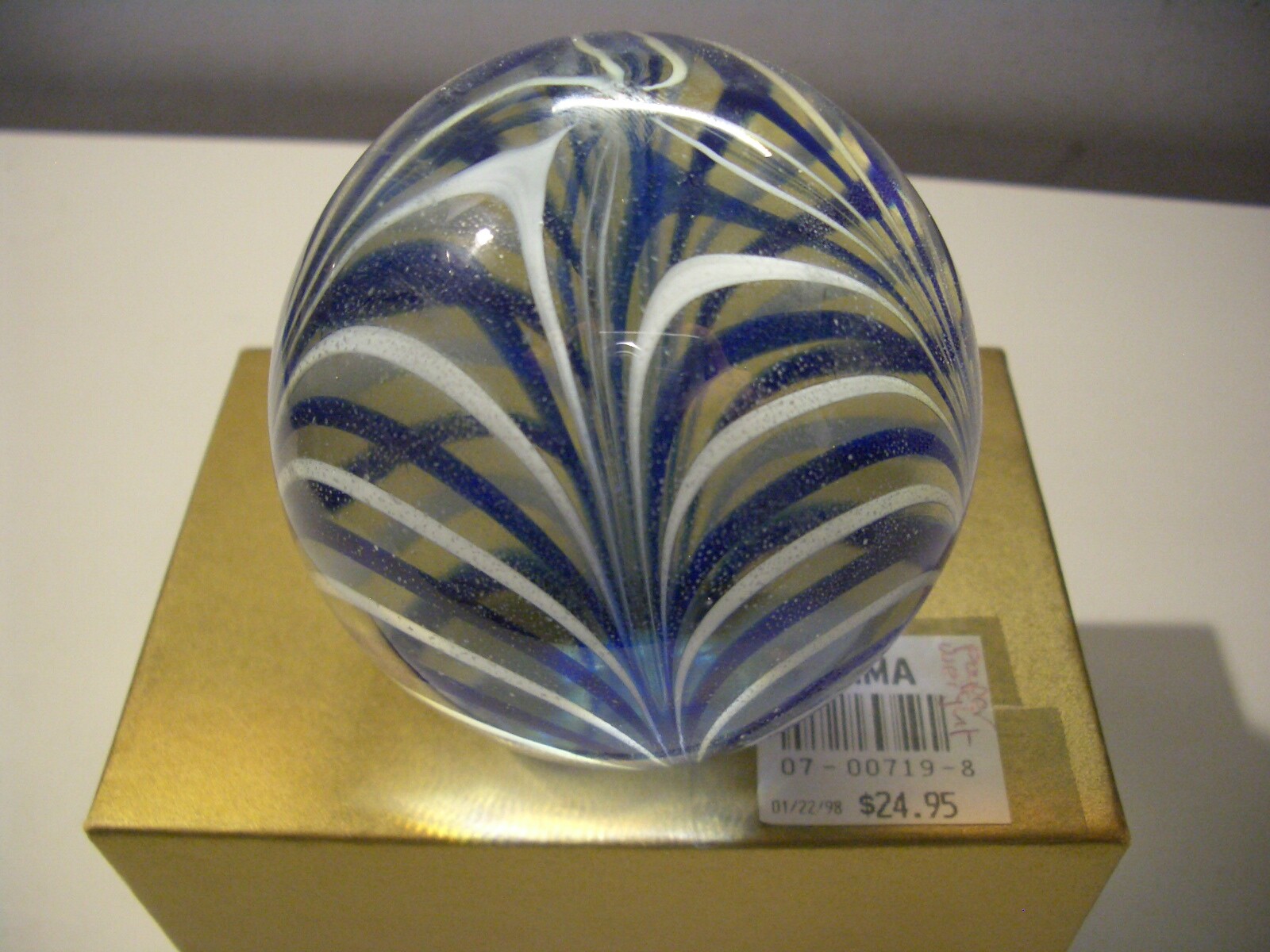 VINTAGE MMA METROPOLITAN MUSEUM OF ART BLUE WHITE SWIRL ART GLASS PAPERWEIGHT