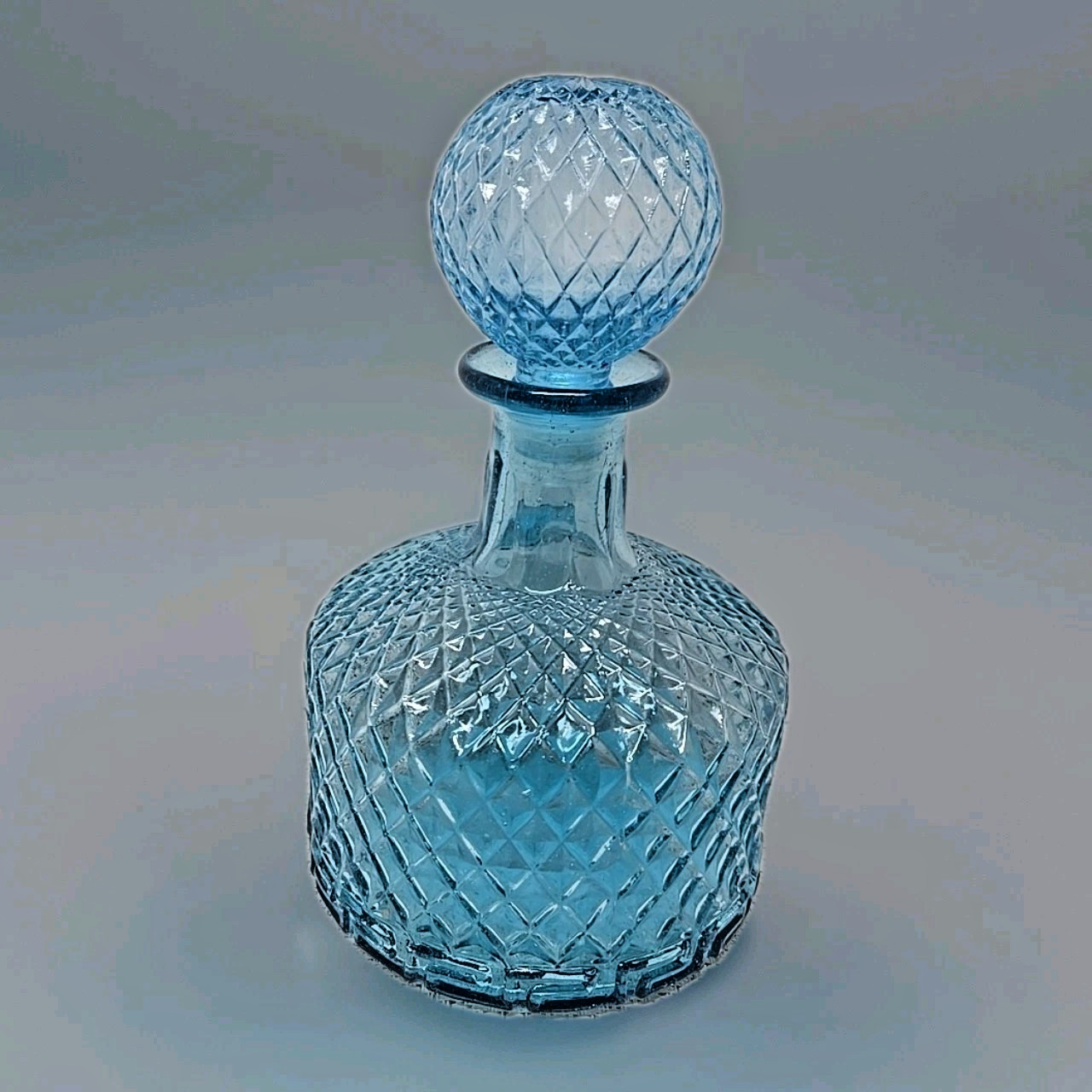 ​Stunning Vintage-Style Blue Diamond Point Glass Decanter with Stopper 8.5 in.