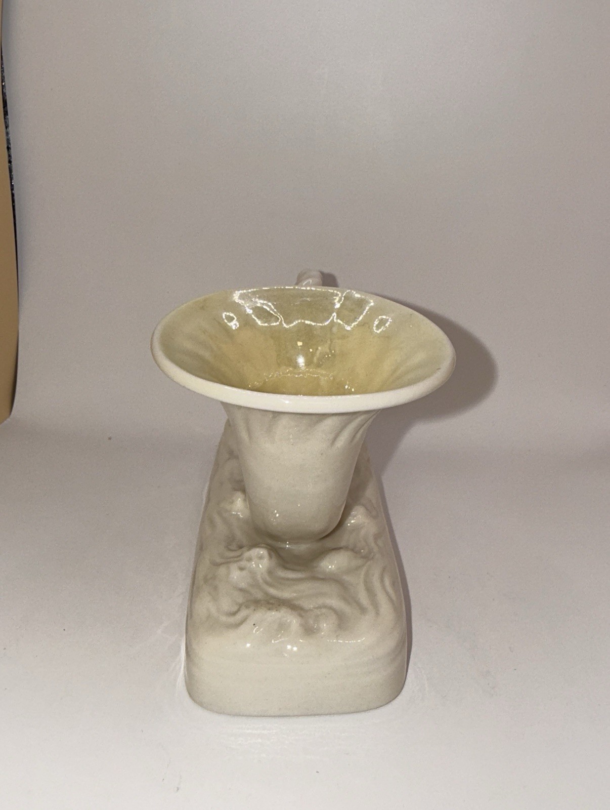 Belleek Seahorse Yellow Luster Green Mark 1965-1080 Cornucopia Spill Vase