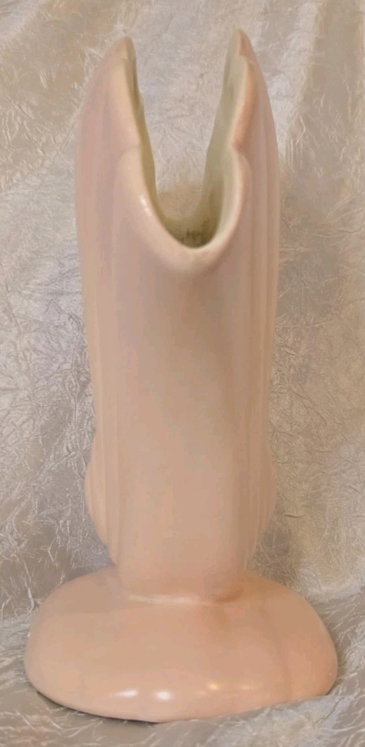 Red Wing Vtg. 899 USA Pottery Planter Pink Shell Fan Vase 7 1/2 in tall See pics