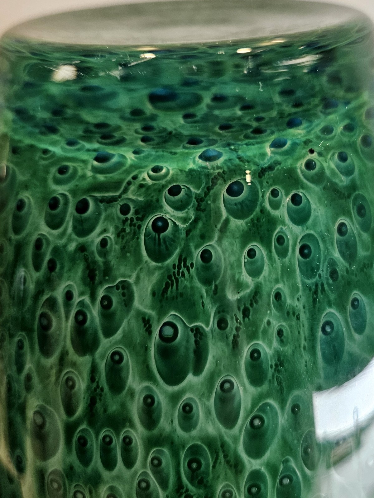 Pier 1 Imports Emerald Green Peacock Feather Pattern 12″ Art Glass Vase