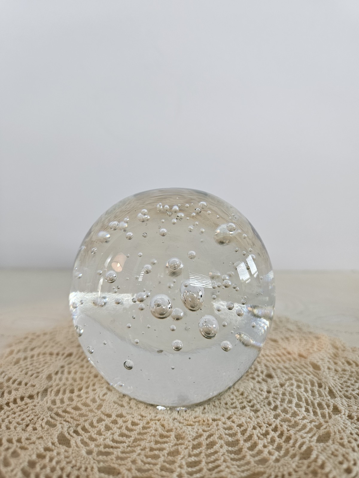 VTG Clear Controlled Bubble Paperweight Art Glass Sphere Ball. Freestanding 2.5″