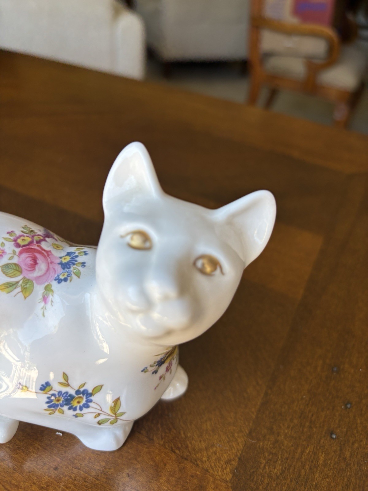 Hammersley Fine Bone China cat “Howard Sprays” floral pattern and 24K gilt eyes