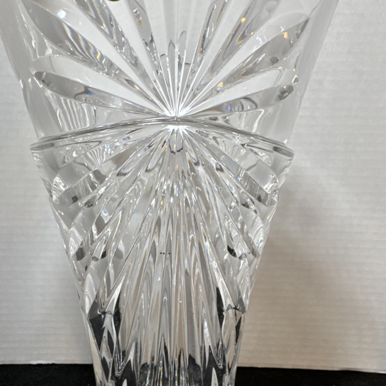 ROYAL CRYSTAL ROCK Clear Cut Crystal Starburst Vase 10 in Tall Made in Italy
