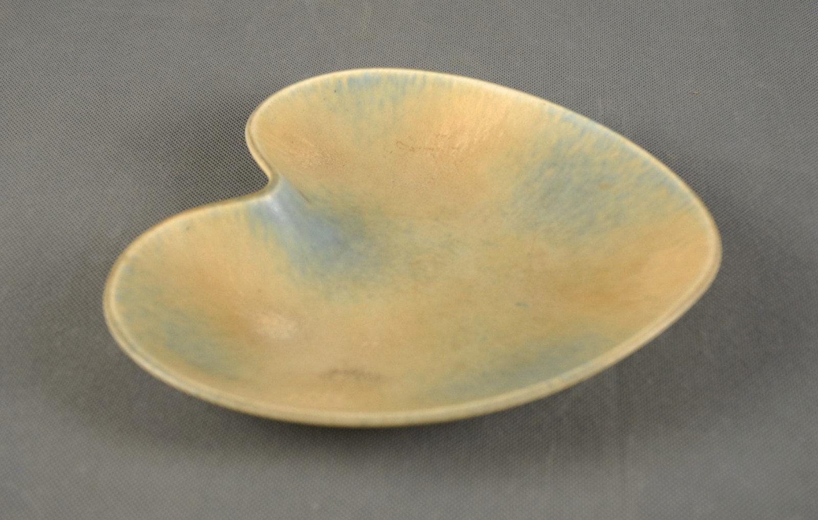 Gunnar NYLUND AXA Ceramic Heart Bowl Rörstrand Sweden Danish Modern 50s 60s Era