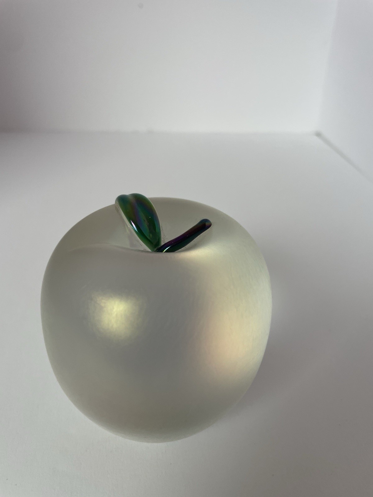 Zellique Studios Carnival Paperweight 1996, Signed Frosted Glass Apple