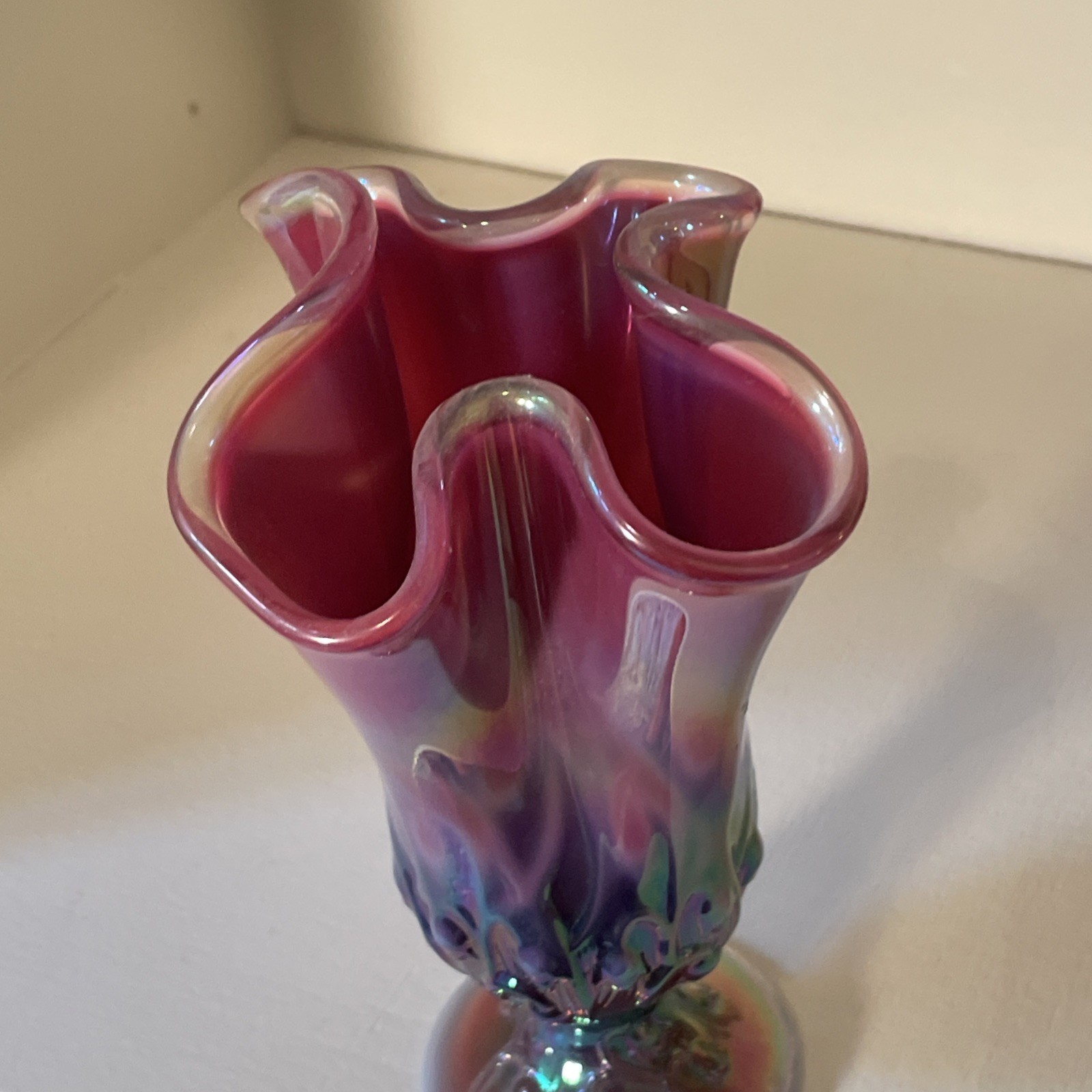 Fenton**IRIDESCENT PLUM OPALESCENT LILY OF THE VALLEY HANKERCHEIF VASE**Vintage