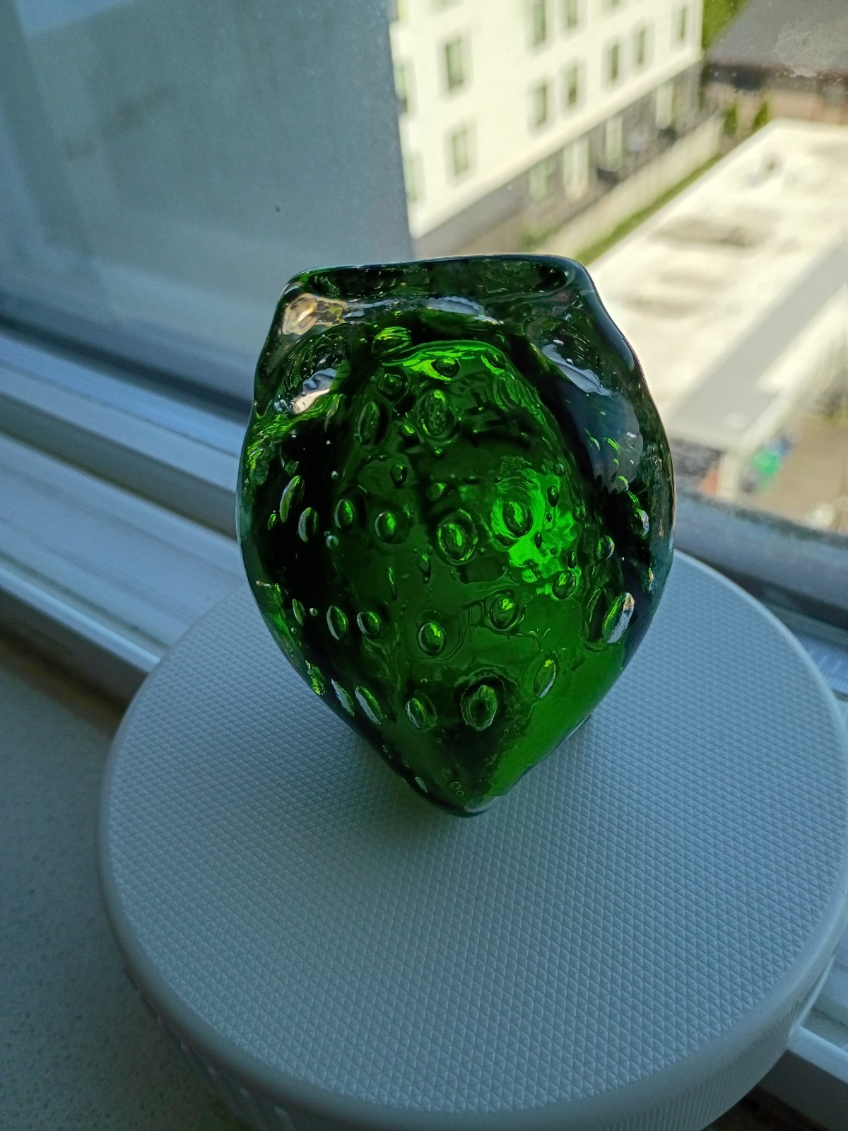 Vintage Emerald Green Controlled Bubble Hand Blown Glass Owl – Gorgeous!