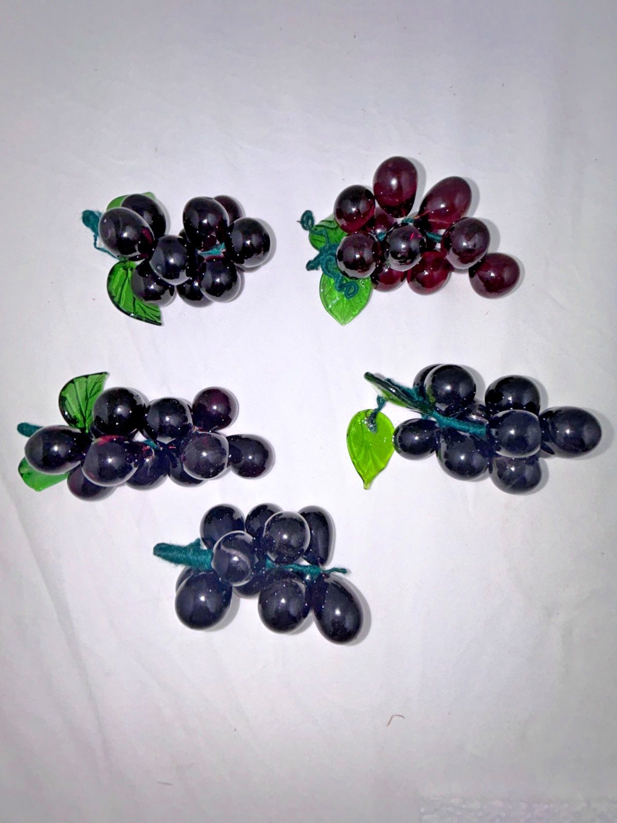 Set of 5 Handblown Glass Grape Purple 4″ Clusters Wire Wrap Green Leaves NOTE