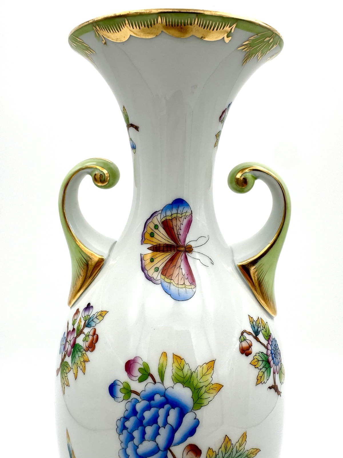 Herend Queen Victoria 7175 – Handled Vase, 13”