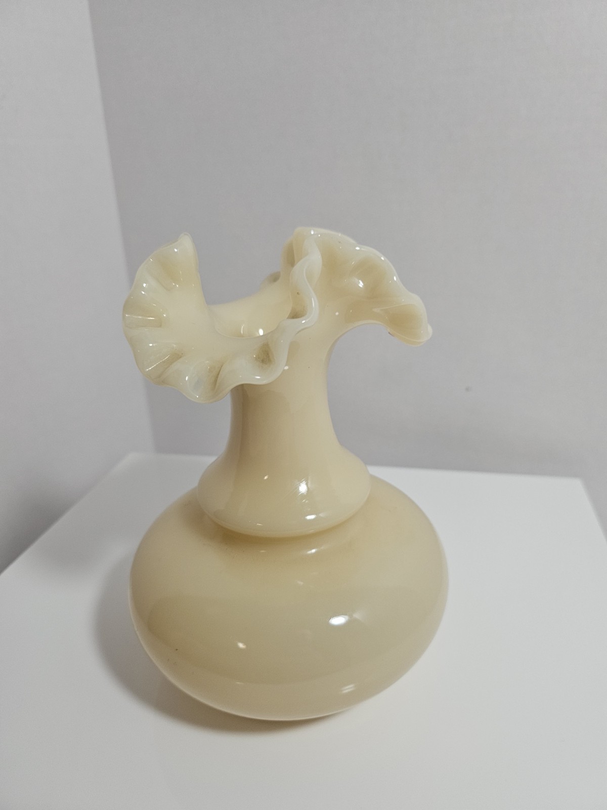 Vintage Fenton Ivory Custard Glass Ruffled Rim Art Glass Vase Beautiful Cream