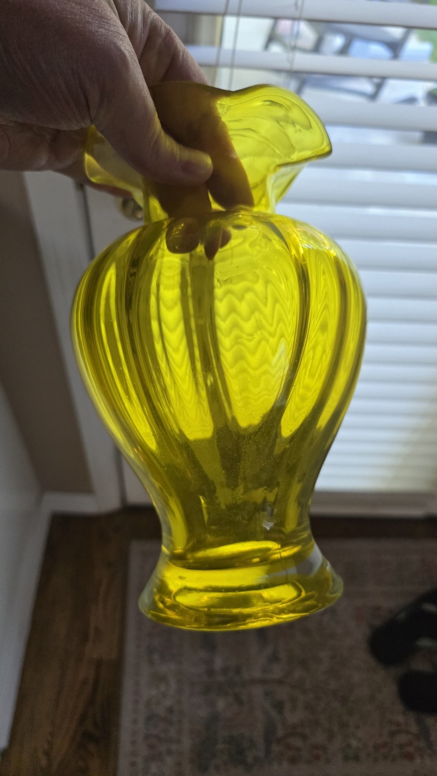 Vintage Canary Yellow Color Vase Beautiful Black Light Active Selenium Cadimum
