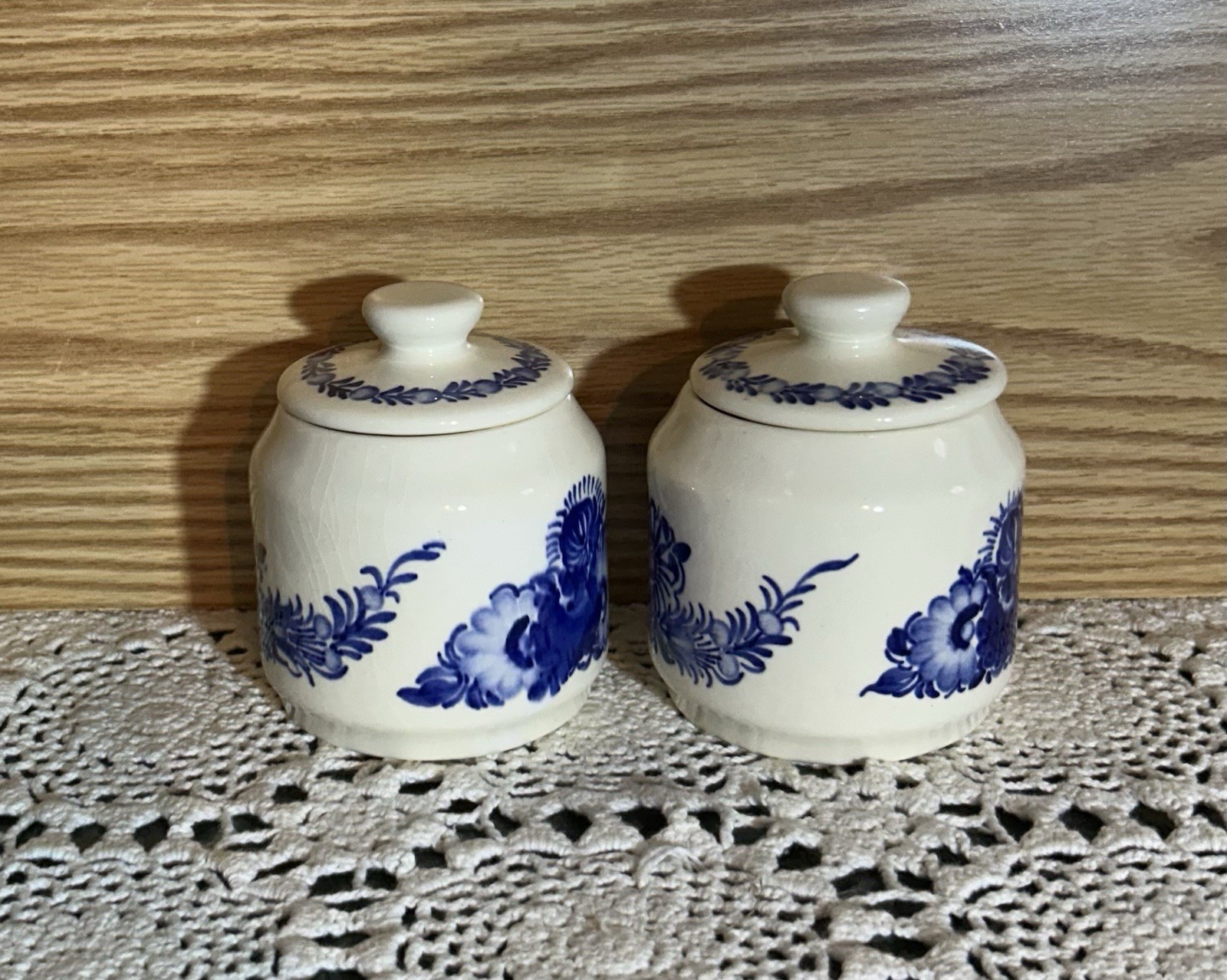 Vtg Staffordshire England Ginger Jar Blue White Floral Porcelain w Lid Urn Vase
