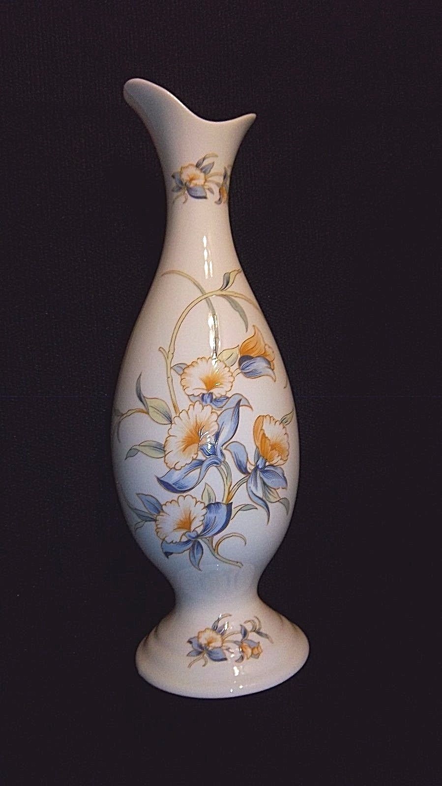 AYNSLEY Bud Vase JUST ORCHIDS 9-1/4″ Tall Orchid Floral White Maize Blue Flowers