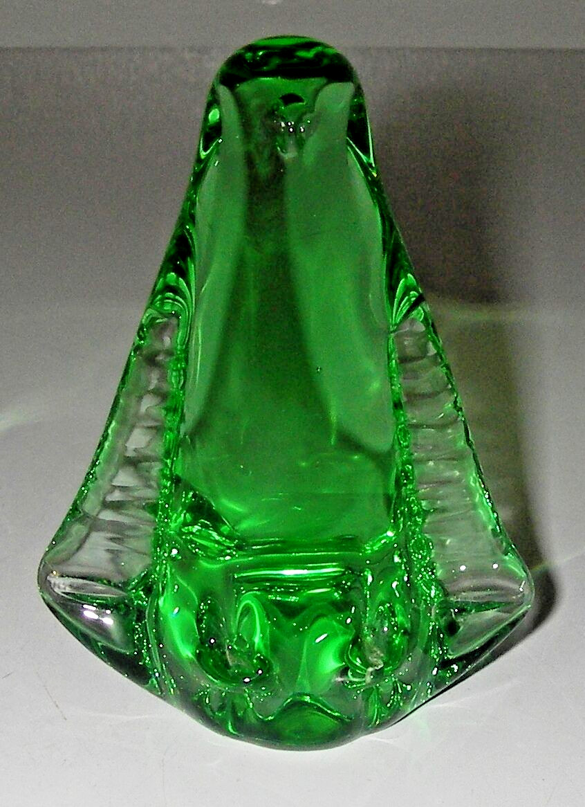 PAPERWEIGHT US Commemorative Fine Art Gallery Green Glass Figural Penguin.