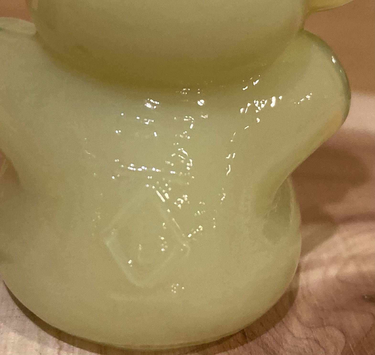 Boyd Art Glass Patrick the Bear in Primrose w/ Uranium 1992 Excellent condition
