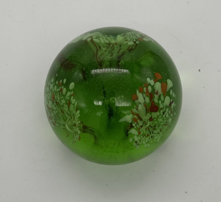 VTG ART GLASS RED YELLOW WHITE FIREWORKS HandBlown Green Glow Paperweight Unmark