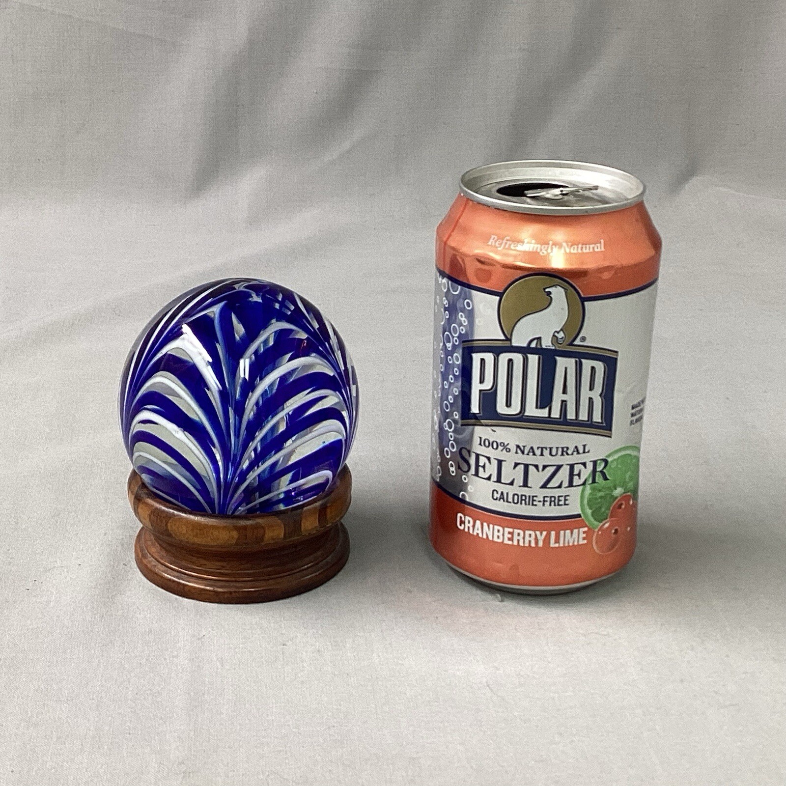 Metropolitan Museum of Art MMA crystal paperweight blue white swirls 3″ w/ Stand