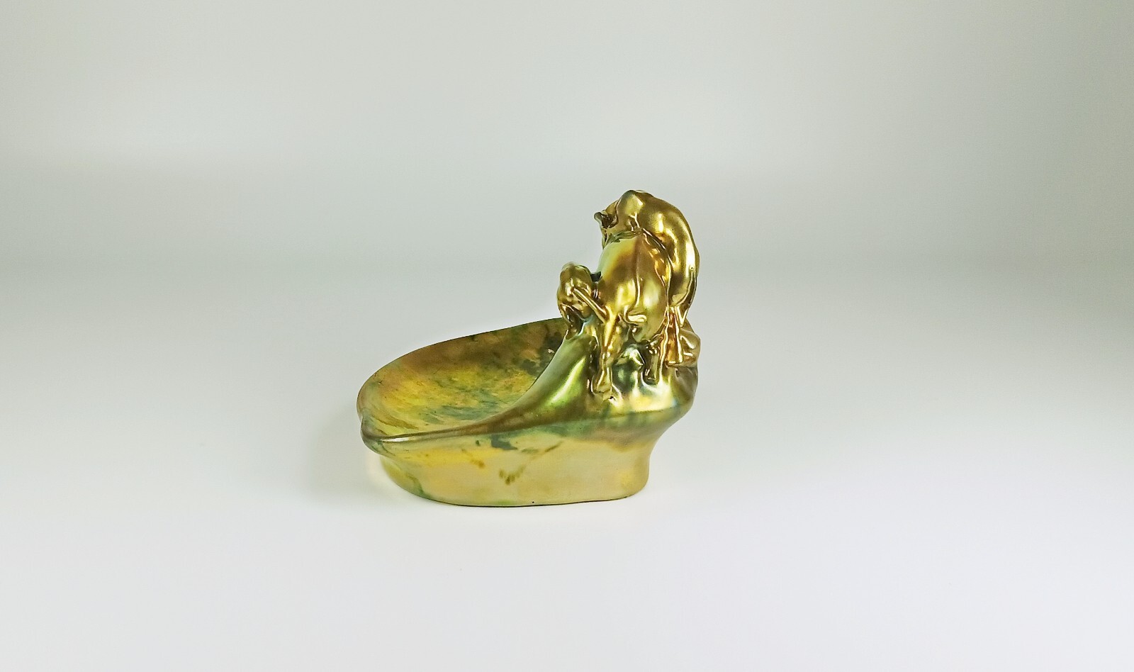 ZSOLNAY, EOSIN GLAZED PORCELAIN BUSINESS CARD HOLDER, DOGS HUNTING A BOAR (B153)