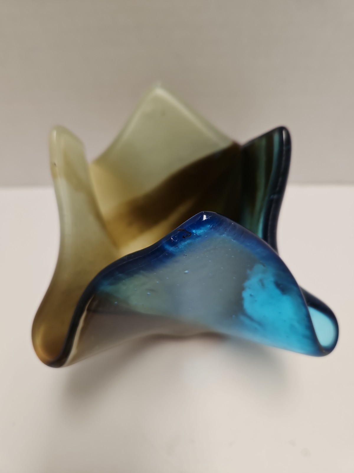 Art Glass Handkerchief Dish Bowl Blue Creme Brown Signed Suellen / Suella 5″ 8″