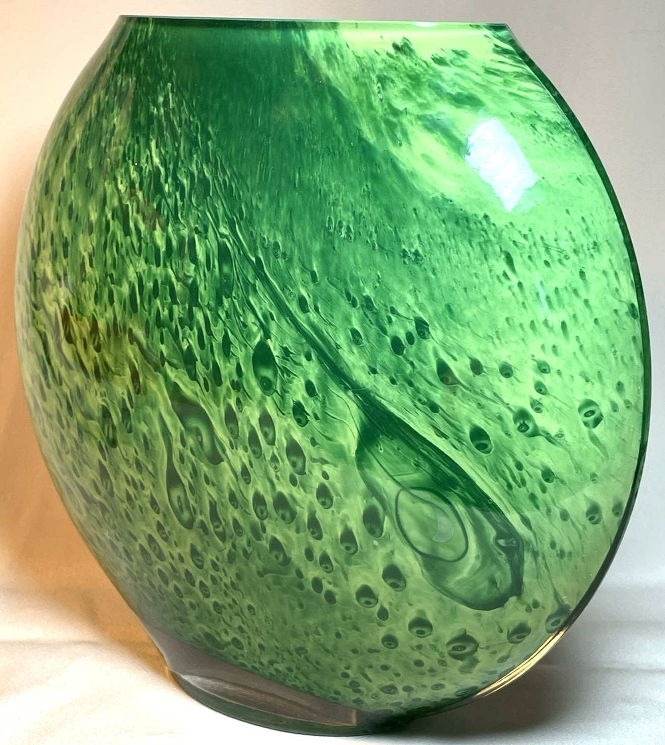 VTG MOLD BLOWN ART GLASS 7″ OVAL PILLOW VASE CASED MULTICOLORED SHADES OF GREEN