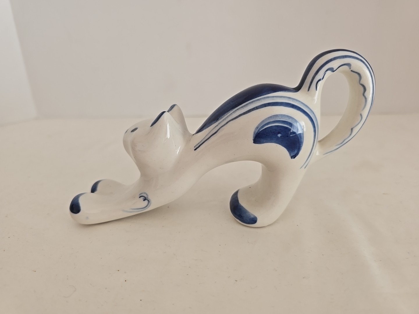 Hand Painted Gzhel Blue White Cat Stretching Figurine USSR Russian Animal 6.5″D
