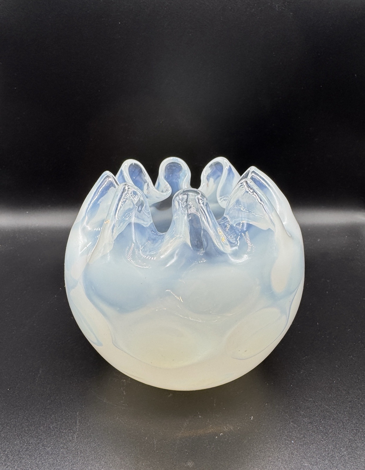 Vintage Beaumont Glass Opalescent Coin Dot Rose Bowl 4” Tall 4” In Diameter
