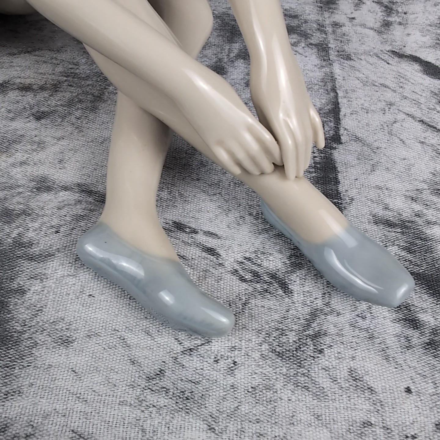 Lladro Nao 5.25″ 0151 Seated Stretching Ballerina Slipper Ballet Dancer Figurine